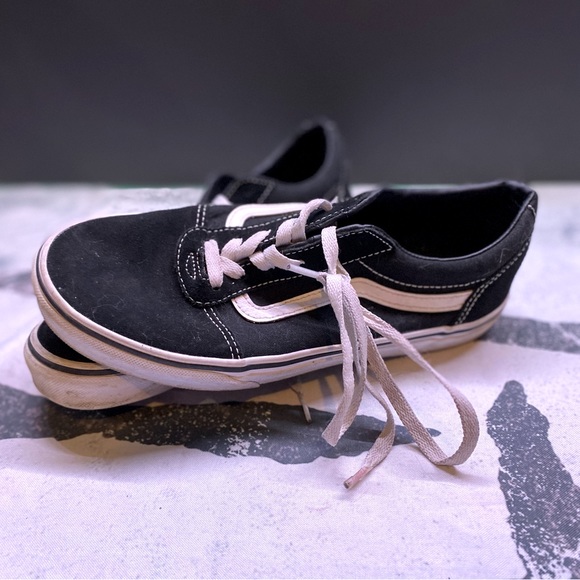 Vans - Picture 1 of 4